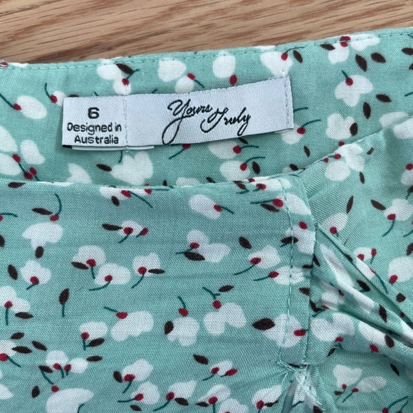 Mint floral wrap mini skirt - Picture 3 of 3